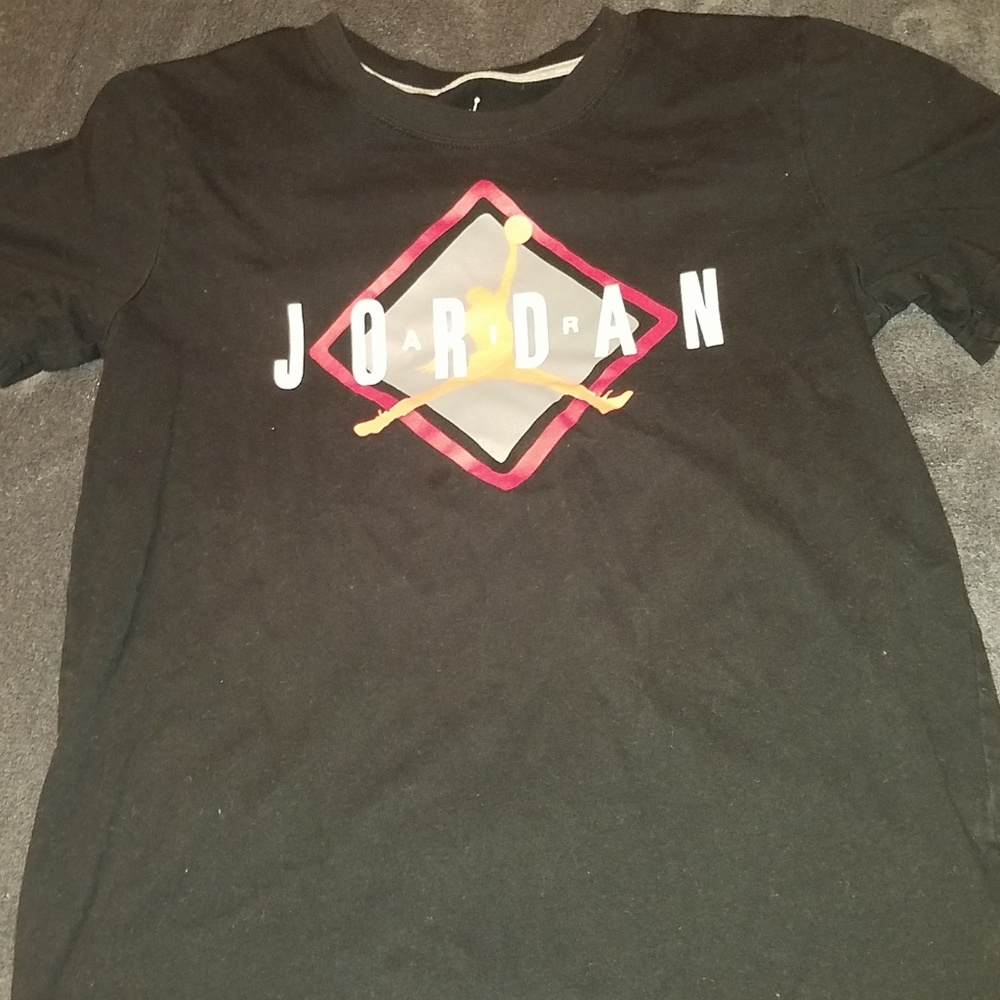 EUC boys large jordan t-shirt